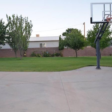 Tacit Shadow Resort Paradise Deluxe Suite, Gym, Coffee Bar, Hot-Tub, Free Laundry, Food Available Parowan Esterno foto