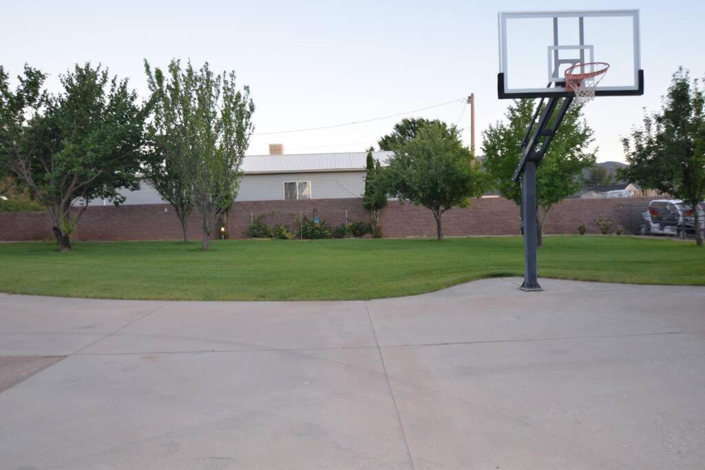 Tacit Shadow Resort Paradise Deluxe Suite, Gym, Coffee Bar, Hot-Tub, Free Laundry, Food Available Parowan Esterno foto