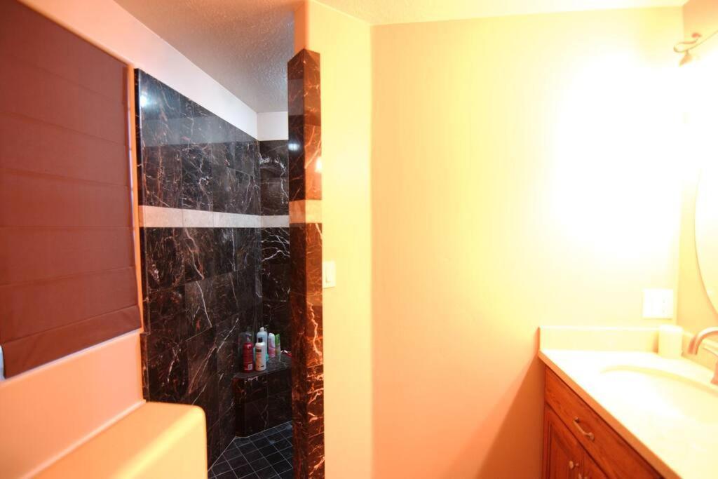 Tacit Shadow Resort Paradise Deluxe Suite, Gym, Coffee Bar, Hot-Tub, Free Laundry, Food Available Parowan Esterno foto