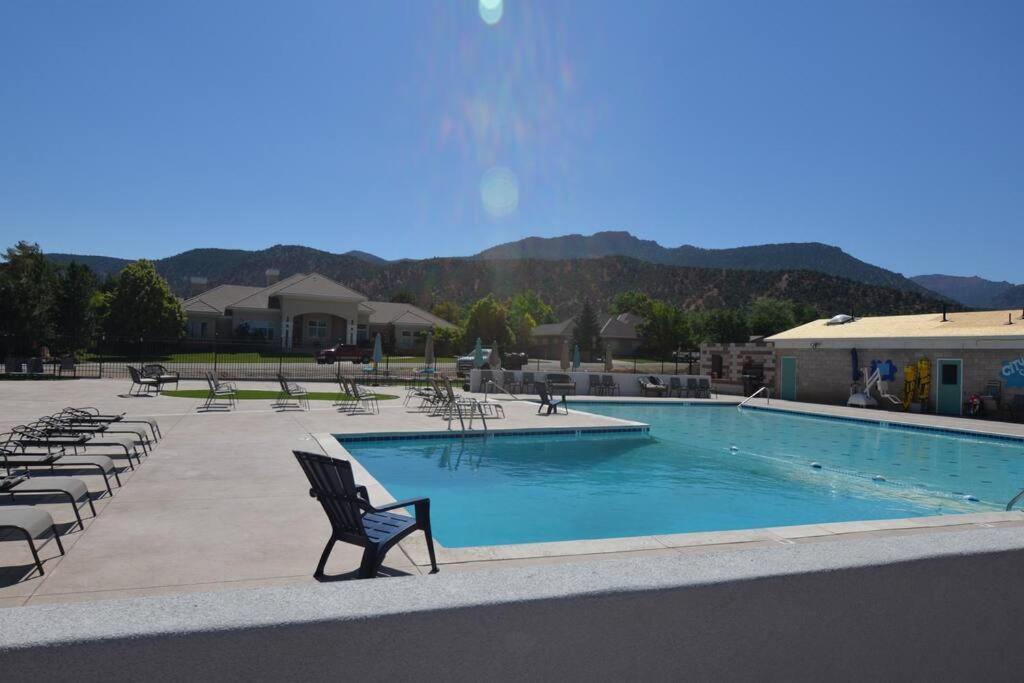 Tacit Shadow Resort Paradise Deluxe Suite, Gym, Coffee Bar, Hot-Tub, Free Laundry, Food Available Parowan Esterno foto