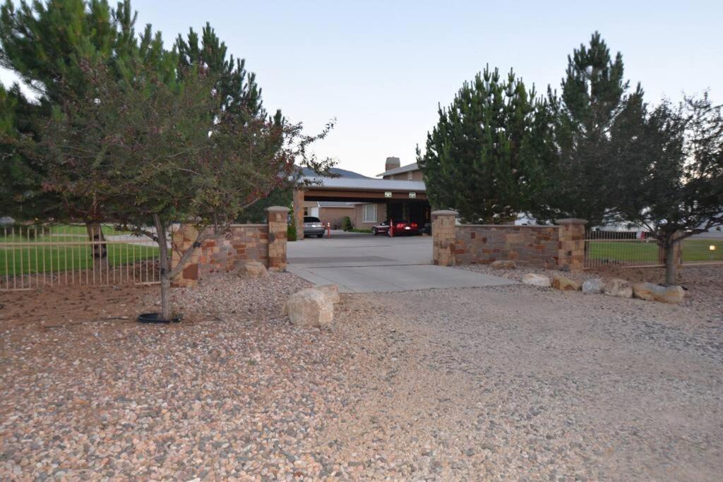 Tacit Shadow Resort Paradise Deluxe Suite, Gym, Coffee Bar, Hot-Tub, Free Laundry, Food Available Parowan Esterno foto